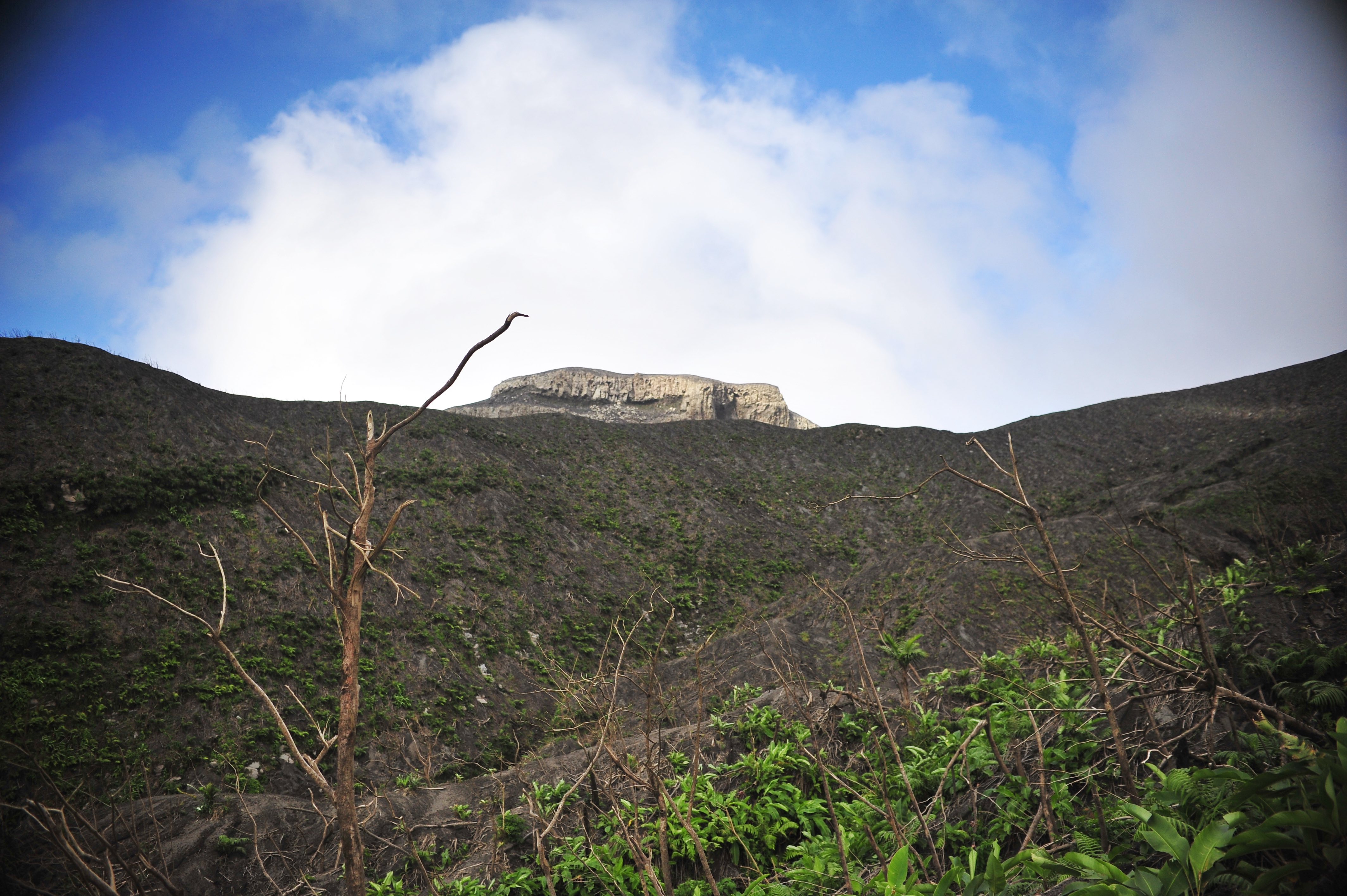 View of Table Rock Saint Vincent - La Soufriére